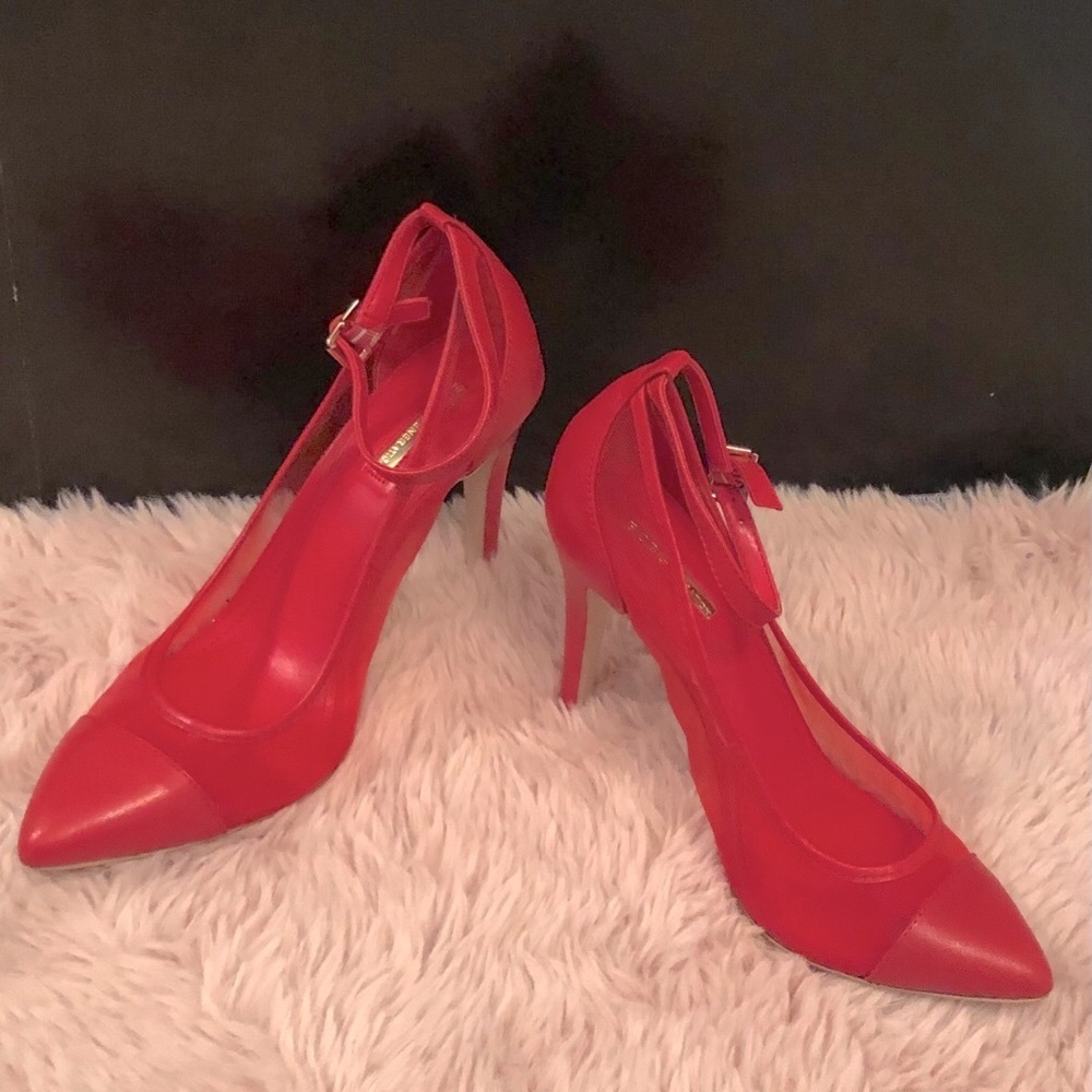 BCBGeneartion Cynthia Pump